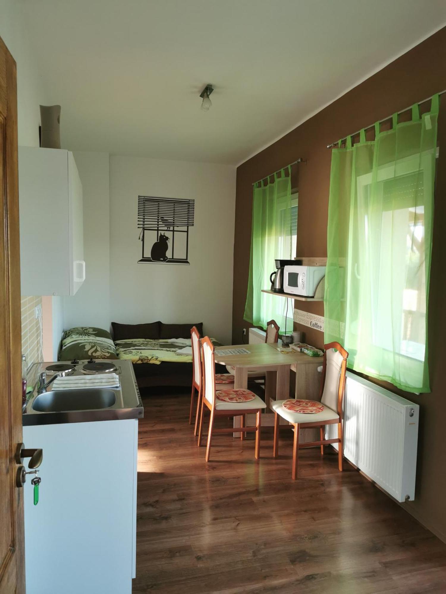 Kokusz Apartmanok إغير الغرفة الصورة
